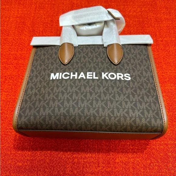 ❤️❤️❤️NEW Set Michael kors bag+Trifold wallet❤️❤️❤️